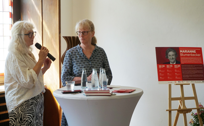 Helga Rolf, kulturelles e.V. und Astrid Blumenbecker (re.)